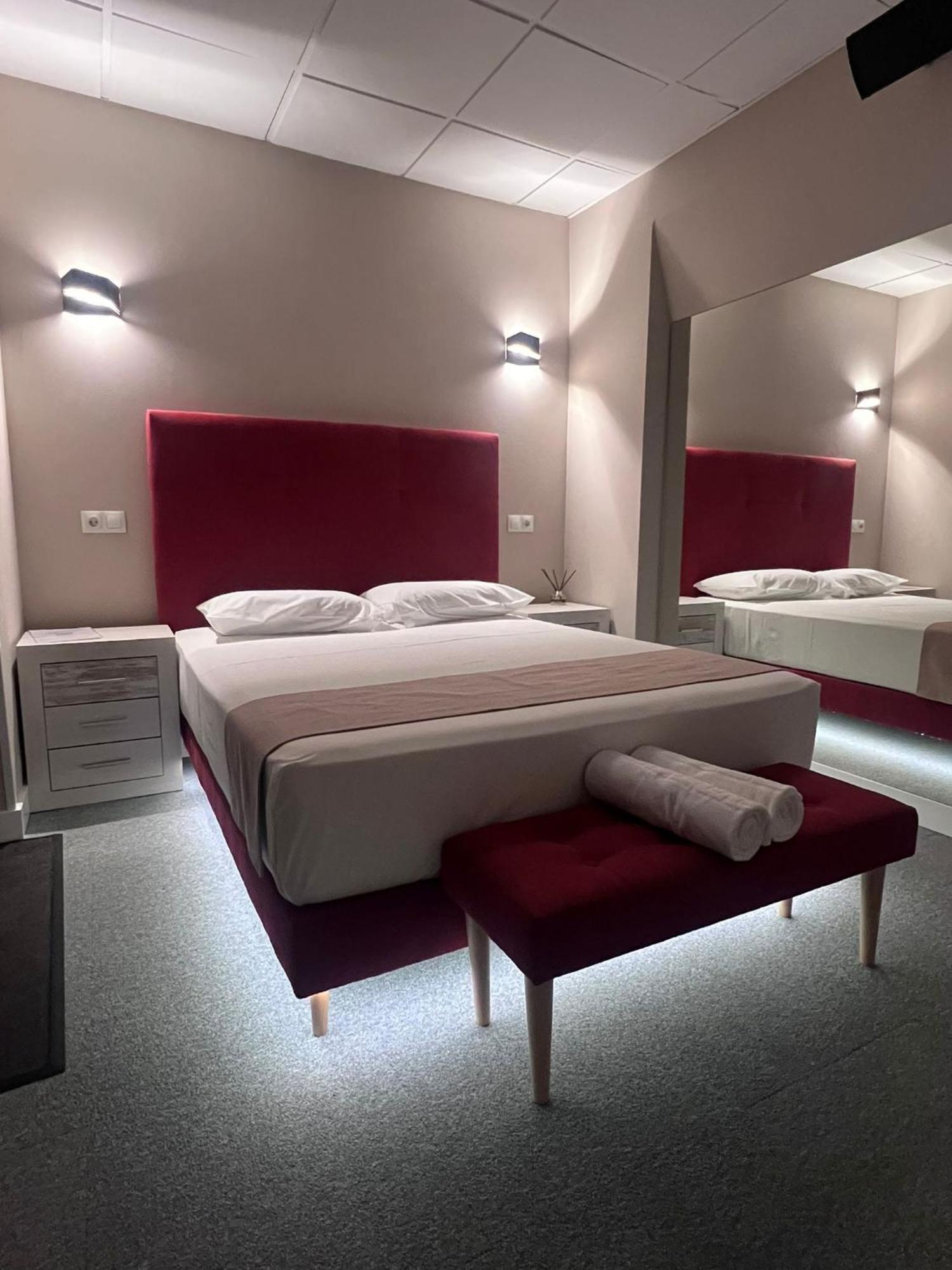 Rooms Luxury Madrid Bagian luar foto